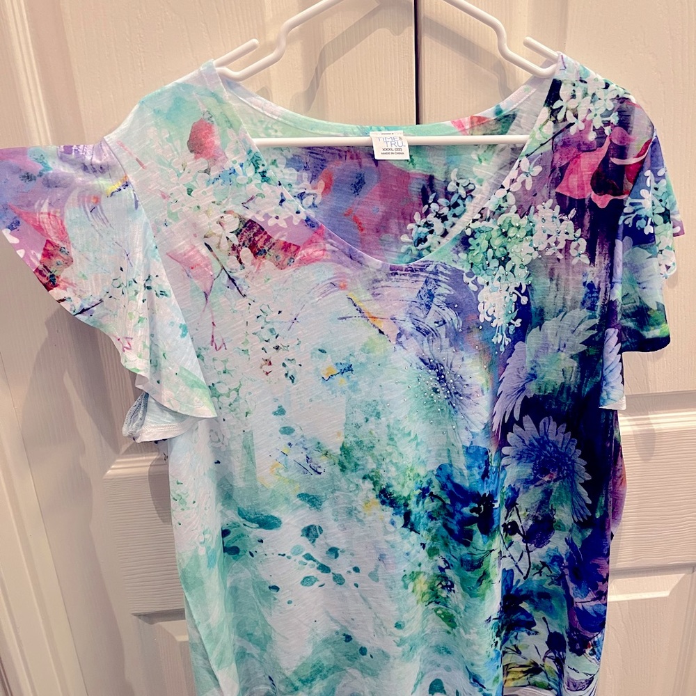 BNWT 3x T-shirt with flutter sleeve